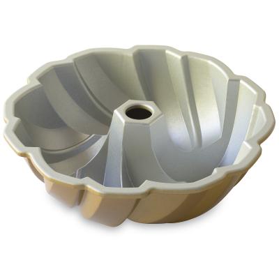 Motllo pasts Nordic Ware Braided Bundt gold