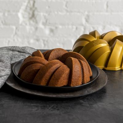 Motllo pasts Nordic Ware Braided Bundt gold
