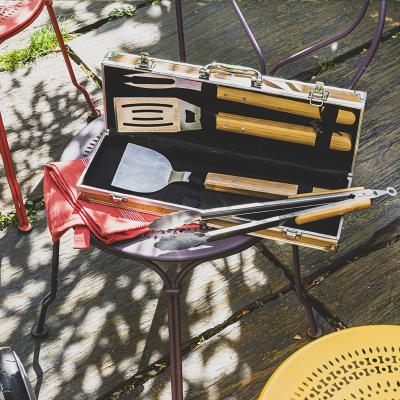Malet� set 4 estris barbacoa m�nec fusta
