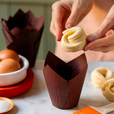 Paper cupcakes x24 Tulip marr�