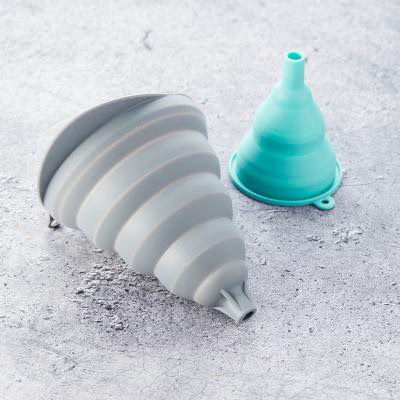 EMBUDO DE SILICONA PLEGABLE – Obsidiana Makeup | Maquillaje Original