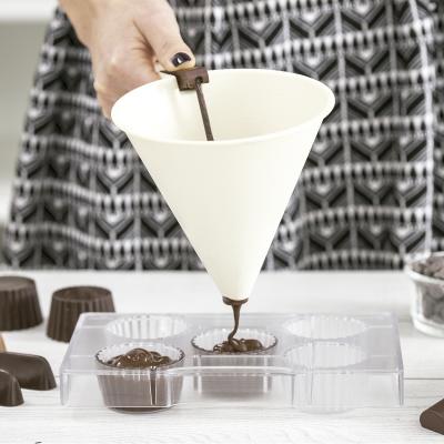 Embudo dispensador con base chocolate
