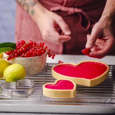 Anillo tarta perforado Coraz�n inox 18x16x3,5 cm