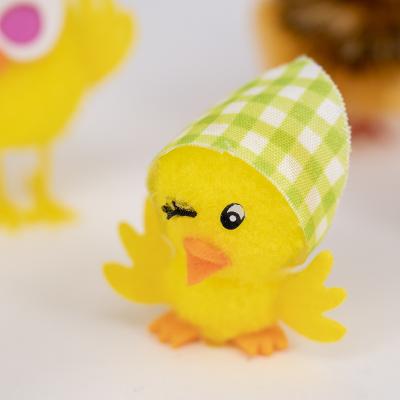 Pollito amarillo con guiño y pañuelo vichy 4 cm