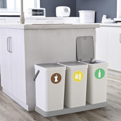 Soporte triple a suelo para cubos de reciclaje