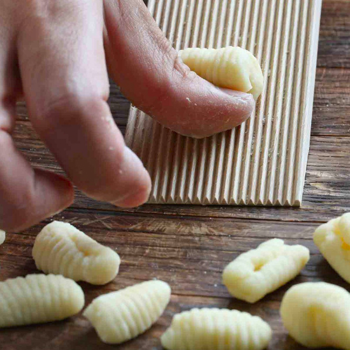 Tabla y pala para moldear gnocchi y garganelli
