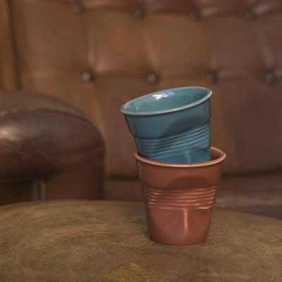 Taza espresso arrugada Revol 80 ml tierra quemada