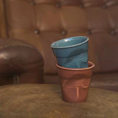 Taza espresso arrugada Revol 80 ml tierra quemada