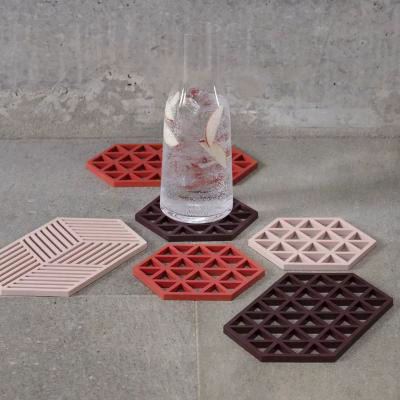 Salvamanteles trivet tri�ngulos Colors 2025