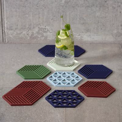 Salvamanteles trivet tri�ngulos Colors 2025