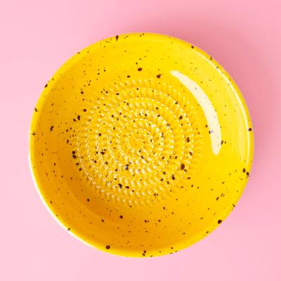 Plato rallador Canela mediano 15 cm