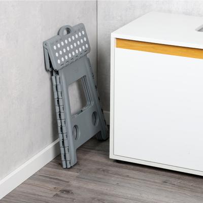 Taburete plegable 31x22x 39 h cm gris